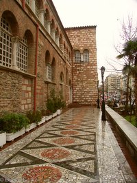 Terrasse seitlich der Ágios Dimítrios