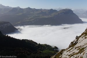 Blick aufs Nebelmeer über Schwyz