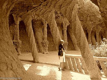 Säulen im Park Güell in Barcelona