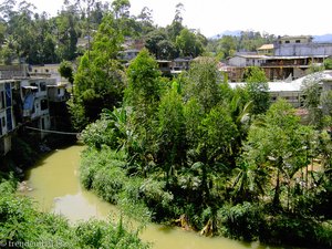 typischer Ort im Bergland vor Nuware Eliya