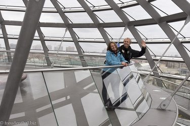 Anne und Lars in der Reichstagskuppel in Berlin