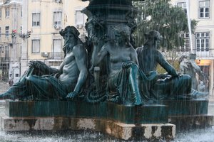 einer von zwei barocken Brunnen auf dem Platz