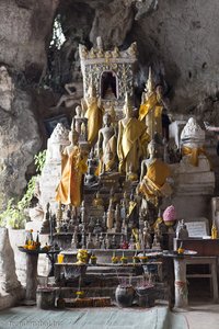 Buddha-Sammlung in der Tham Loum - Pak-Ou-Höhlen