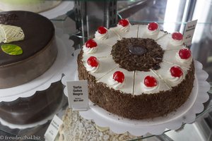 Schwarzwälder Kirschtorte im Café Astor von Medellín.