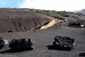 Blick über den Einschnitt in die Cumbre Dorsal