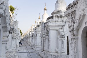 729 Pagoden mit dem größten Buch der Welt in der Kuthodaw-Pagode