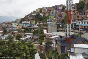 Aussicht über die bunte Favela der Comuna 13.