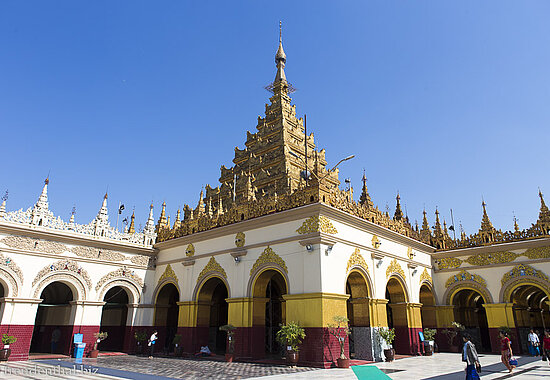 schöne Pagoden in der Stadt Mandalay in Myanmar