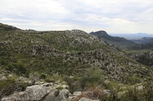Blick von der Südwestseite des Puig des Tossal Verds zum Refugi