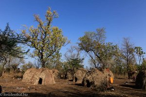 in einem Mursi Dorf im Mago Nationalpark - Äthiopien