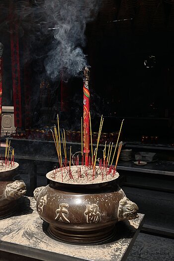 Räuchergefäß (Bát nhang) in der Thien-Hau-Pagode in Saigon