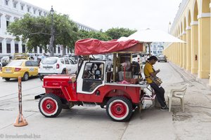 Alter Jeep bei den Las Bóvedas von Cartagena.