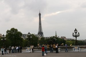 Sicht von der Brücke auf den Eiffelturm