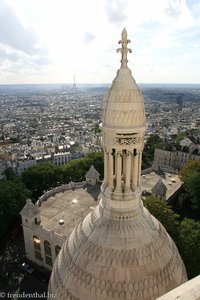 einer der Nebentürme der Sacré-Coeur