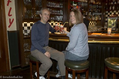 Anne und Lars beim Rum-Punsch im Steigenberger Hotel