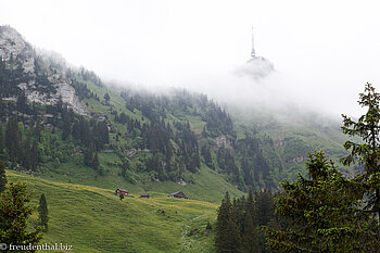Wolken ziehen vom Berg Hoher Kasten ab