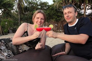 So macht Reisen Spaß. Sundowner-Cocktail auf Ko Lanta, Thailand