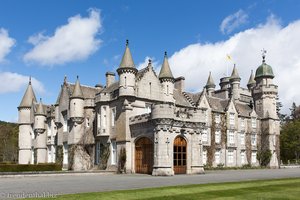 Balmoral Castle - Türmchen und Zinnen aus hellgrauem Granit 