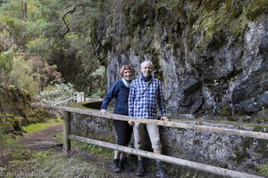 Anne und Lars bei der Tunnelwanderung von Los Tilos