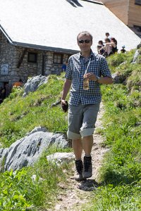 Erfrischung bei der Bad Kissinger Hütte in Tirol