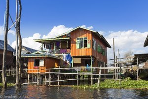 Die Menschen am Inle-See wohnen in Stelzenhäuser