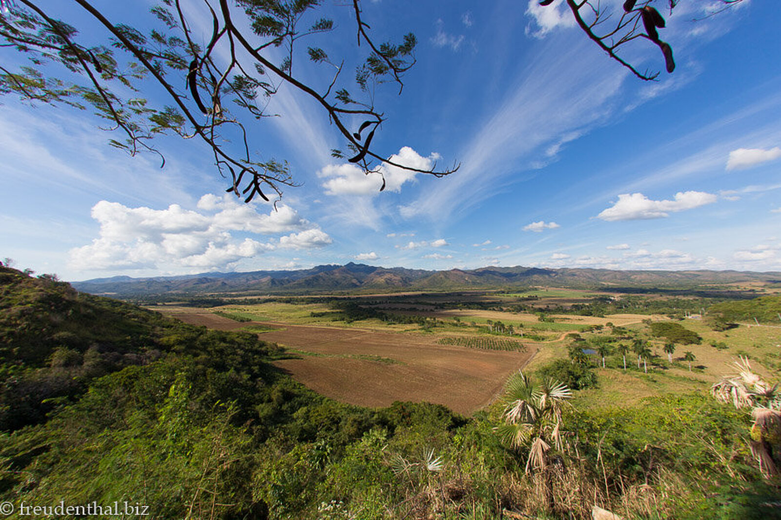 Aussicht über das Valle de los Ingenios vom Mirador de la Loma del Puerto auf Kuba