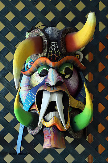 Bunte Maske der Burocas – Danza de los Diablitos-Zeremonie