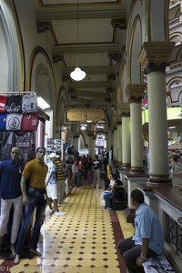 Einkaufsgänge im Nationalpalast von Medellín.