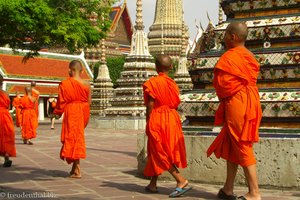 Mönche im Wat Pho