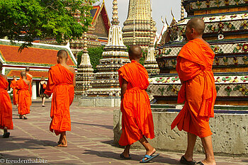 Mönche im Wat Pho