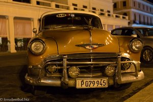 Oldtimer beim Parque Martí in Cienfuegos