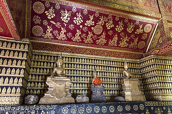 Goldene Buddhas in der »Roten Kapelle« beim Wat Xieng Thong