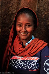 äthiopische Studentin in der Berg-Sinai-Kirche - Bete Debre Sina in Lalibela 