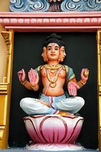 Vierköpfiger Brahma - Gottheit im Hindutempel
