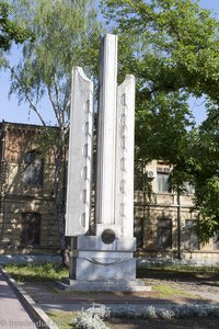 ein Denkmal bei der Blauen Kathedrale von Chisinau