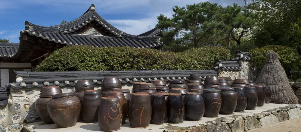 Anne und Lars im Namsangol Hanok Village