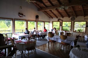 Restaurant in der Hidden Cove Lodge