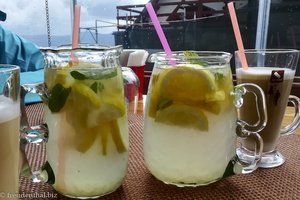 Limonade und Milchkaffee in Sinaia