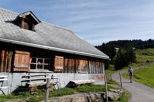 Bauernhof zwischen Arvenbüel und Alp Looch