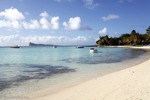 Strand bei Pereybere, Blick zur Insel Coin de Mire