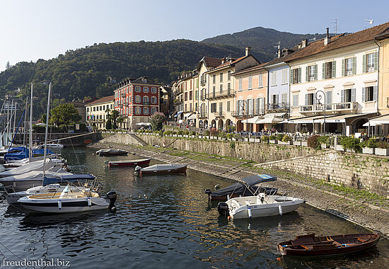 Segelboote im Hafen von Cannobio
