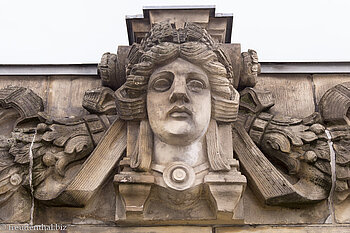 Figur auf dem Dach des Reichstagsgebäude