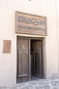 das Holztor zum Taqah Castle im Oman