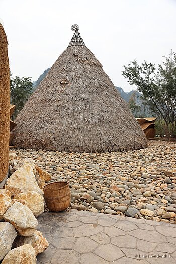 Nachbau der Hütte der indigenen Bevölkerung der Provinz Ninh Binh