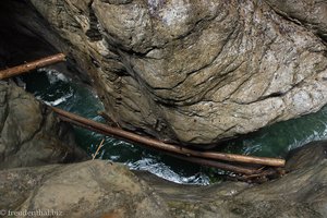 hängen gebliebene Baumstämme in der Breitachklamm