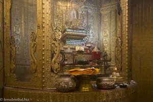 Buddha-Schrein in der Botataung Pagode von Yangon