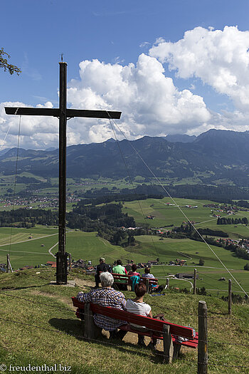 Bei der Aussichtsbank beim Sonderdorfer Kreuz Bei der Aussichtsbank beim Sonderdorfer Kreuz