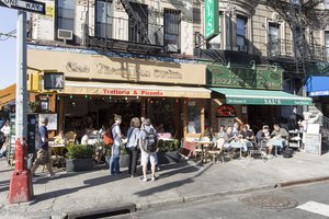 ein Restaurant am anderen - Little Italy in New York