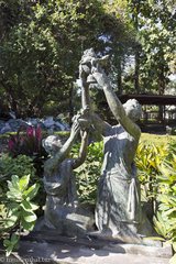 Statuen beim Haw Phra Kaew in Vientiane