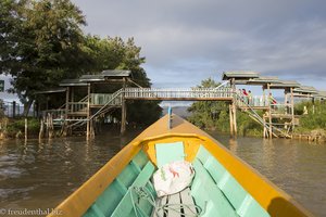 Eine Brücke über den Kanal